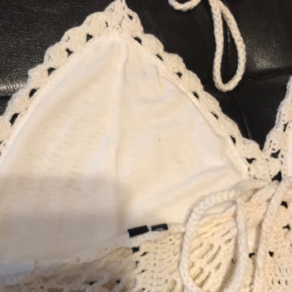 Crochet Halter Crop top - Picture 5 of 6